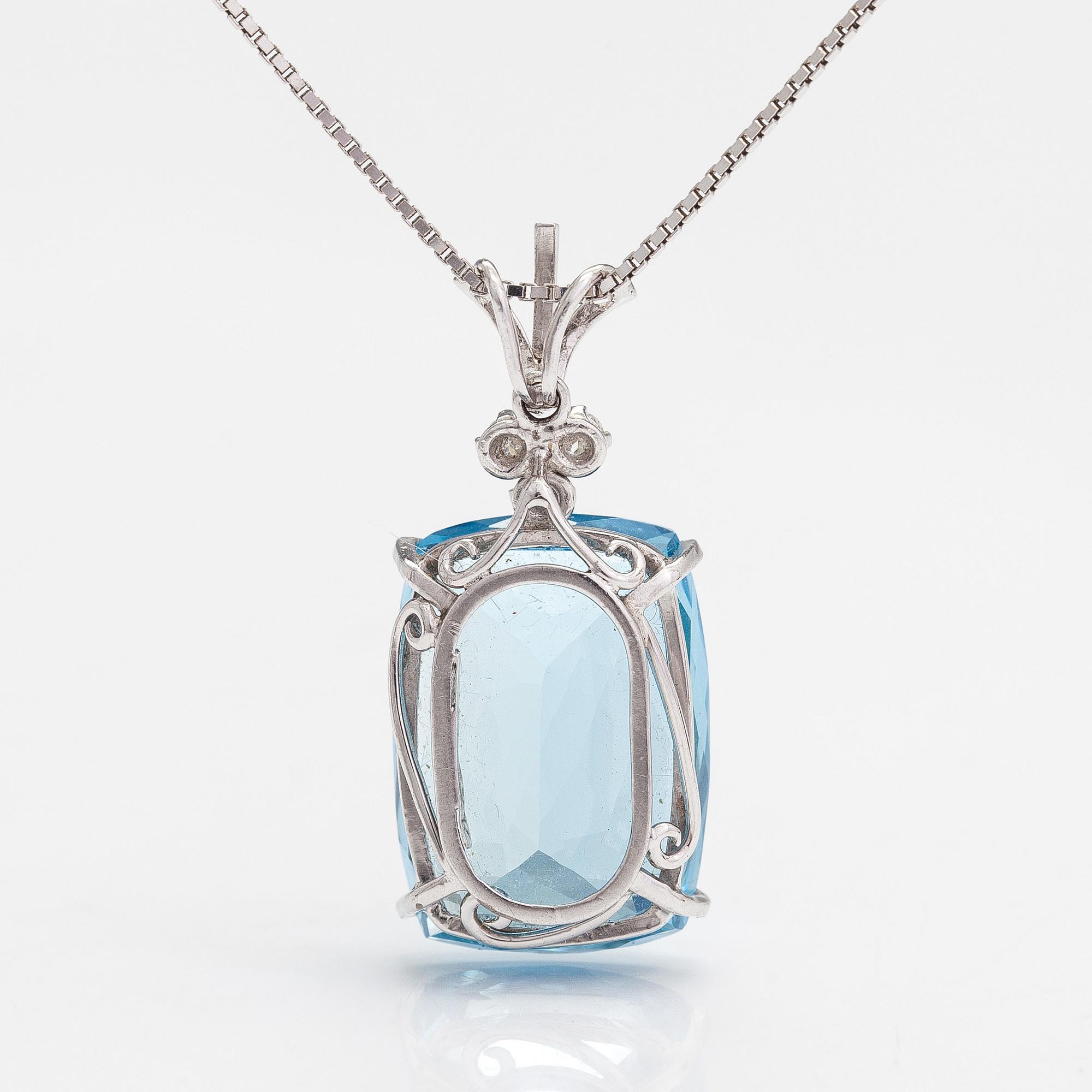 Halsband, 18K vitguld, akvamarin ca 13.27 ct och diamanter ca 0.12 ct totalt. Med certifikat.