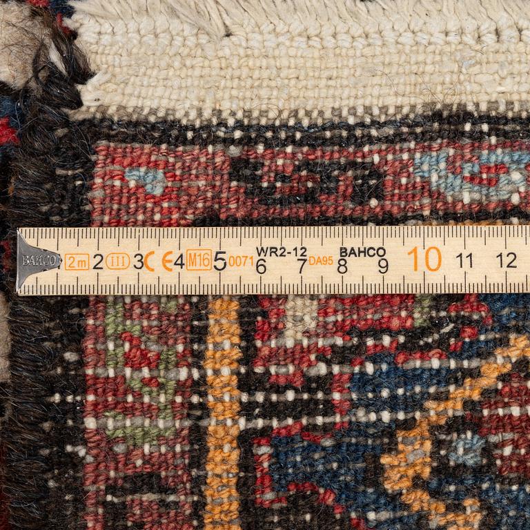 An Oriental rug, approx. 200 x 105 cm.