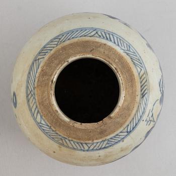 Two Chinese blue and white jars, late Qing dynasty, 19th century.