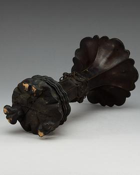 A bronze vase, Qing dynasty (1644-1912).