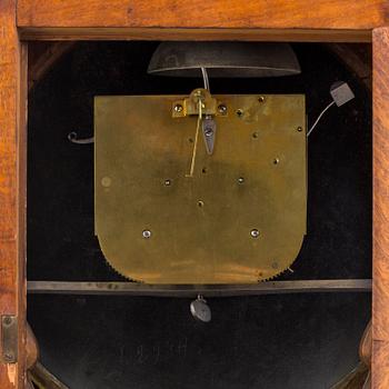 A Rococo/Rococo-style 18th/19th century mantel clock.