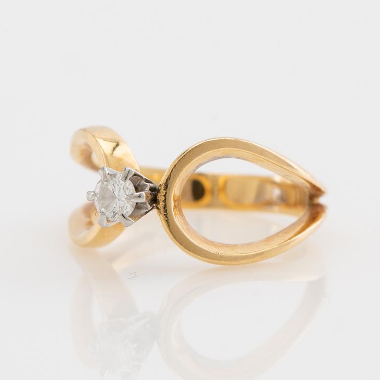Ring, fantasy model, 18K gold with diamond.