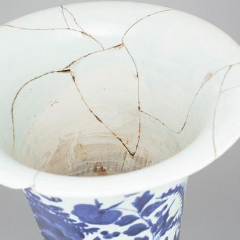 A Japanese blue and white vase, Genroku, circa 1700.