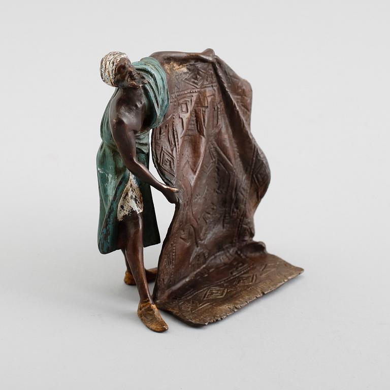 FIGUR, wienerbrons, signerad Berg, omkring år 1900.