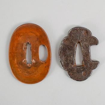 TSUBOR, 2 st, brons och järn, Japan, 1800- och 1500-/1600-tal.