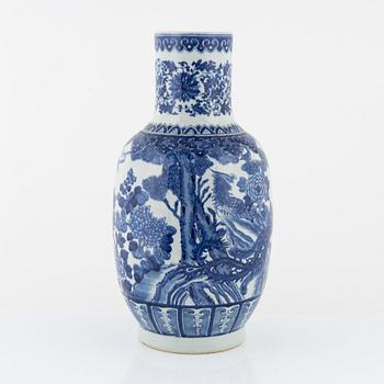 A blue and white vase, China, early 20th Century.