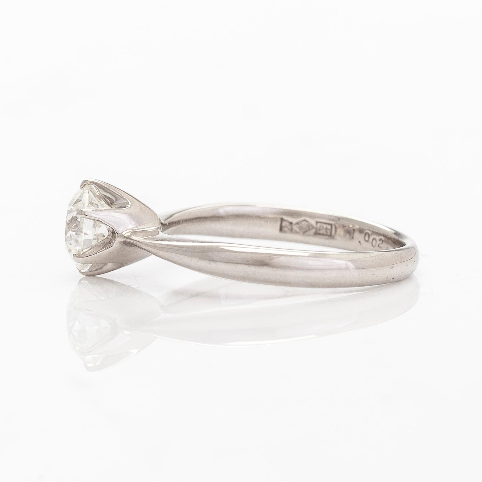 A platinum ring, with a brilliant-cut diamond approximately 1.00 ct according to the engraving.