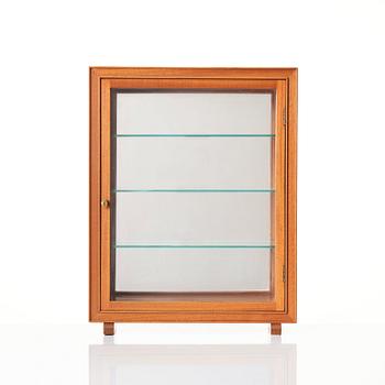 Josef Frank, a mahogany table showcase cabinet, model '2069', Svenskt Tenn, before 1985.