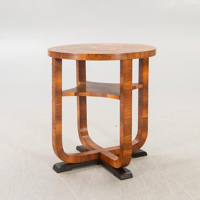 An Art Deco 1930/40s walnut table.
