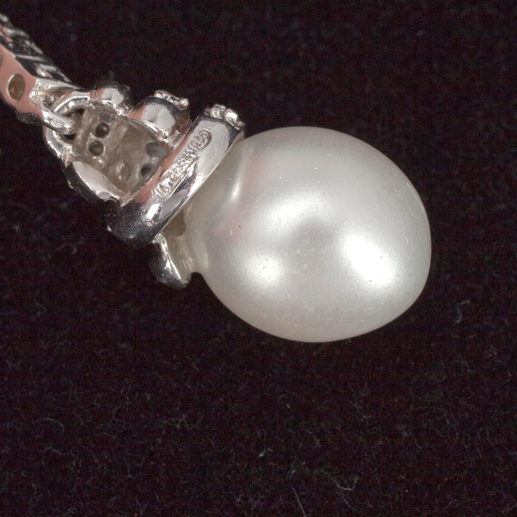 RIIPUS ja KORVAKORUT, hopeaa, zirkoneja, pisaranmuotoiset helmet.