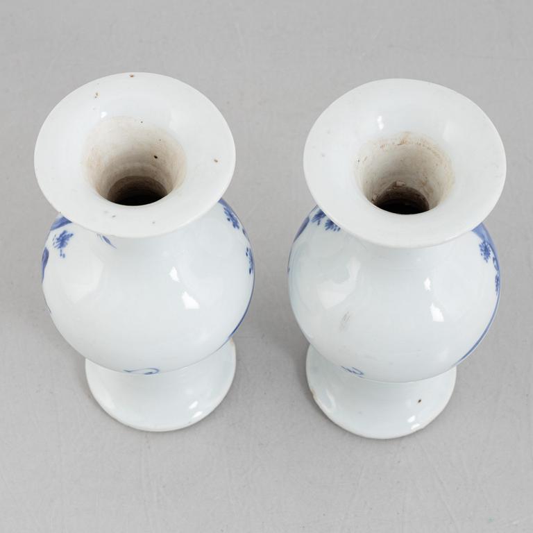 Vaser, ett par, porslin, Qingdynastin, 1800-tal.