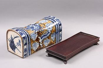 KUDDE, porslin, Kina.