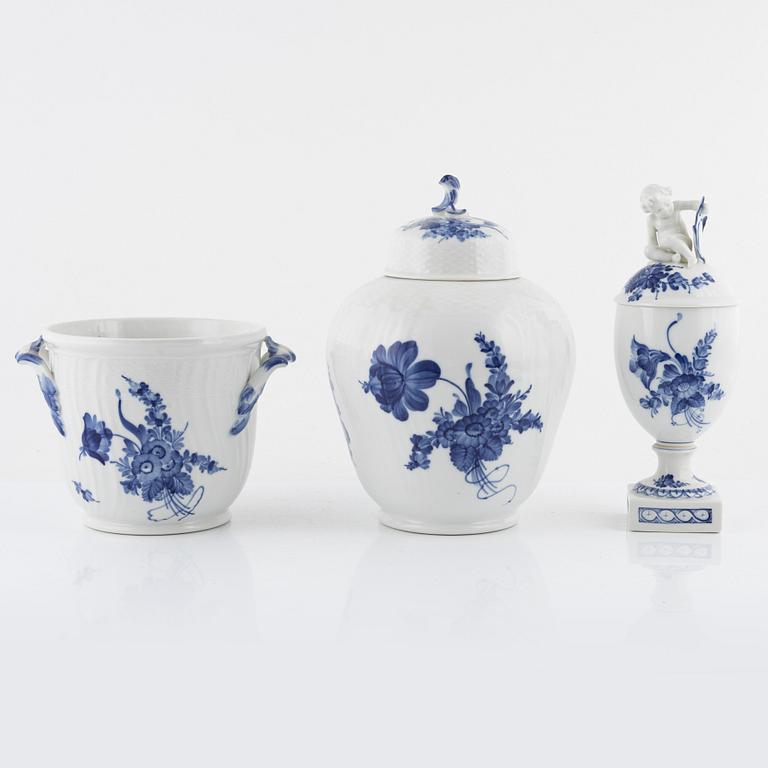 Mat- och kaffeservis, 86 delar, "Blå Blomst", Royal Copenhagen, Danmark.