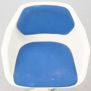 Robin Day, matbord samt fyra stolar, Hille, Storbritannien.