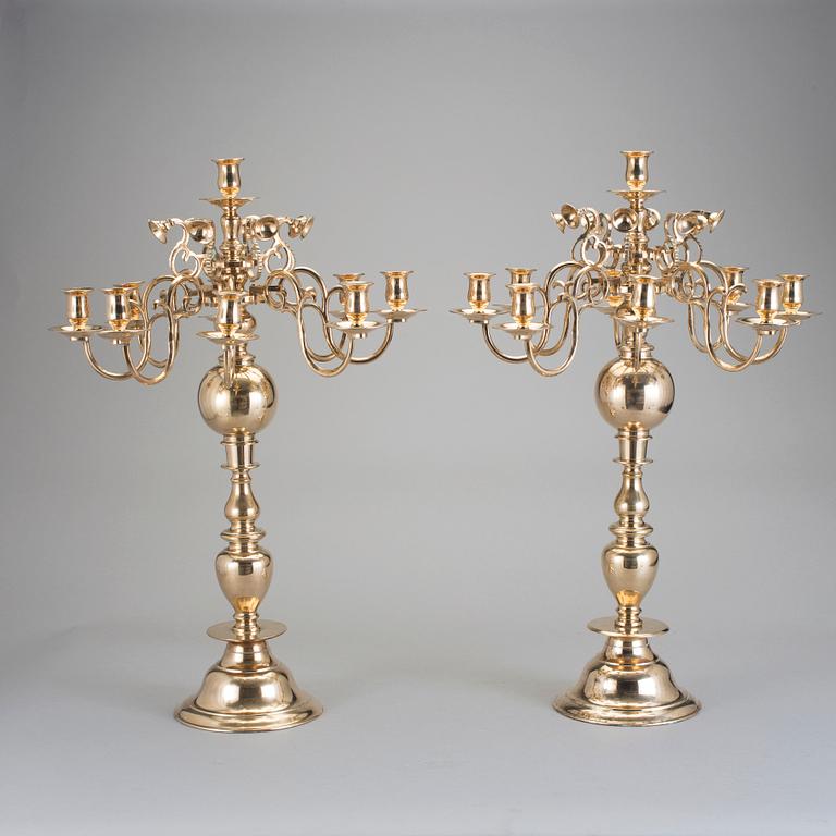 KANDELABRAR, ett par, mässing, barockstil, omkring sekelskiftet 1900.