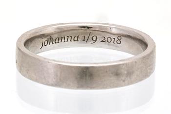 Wedding band platinum, 8,8 g, size approx 58,5, width approx 3 mm, Butler Malmö.