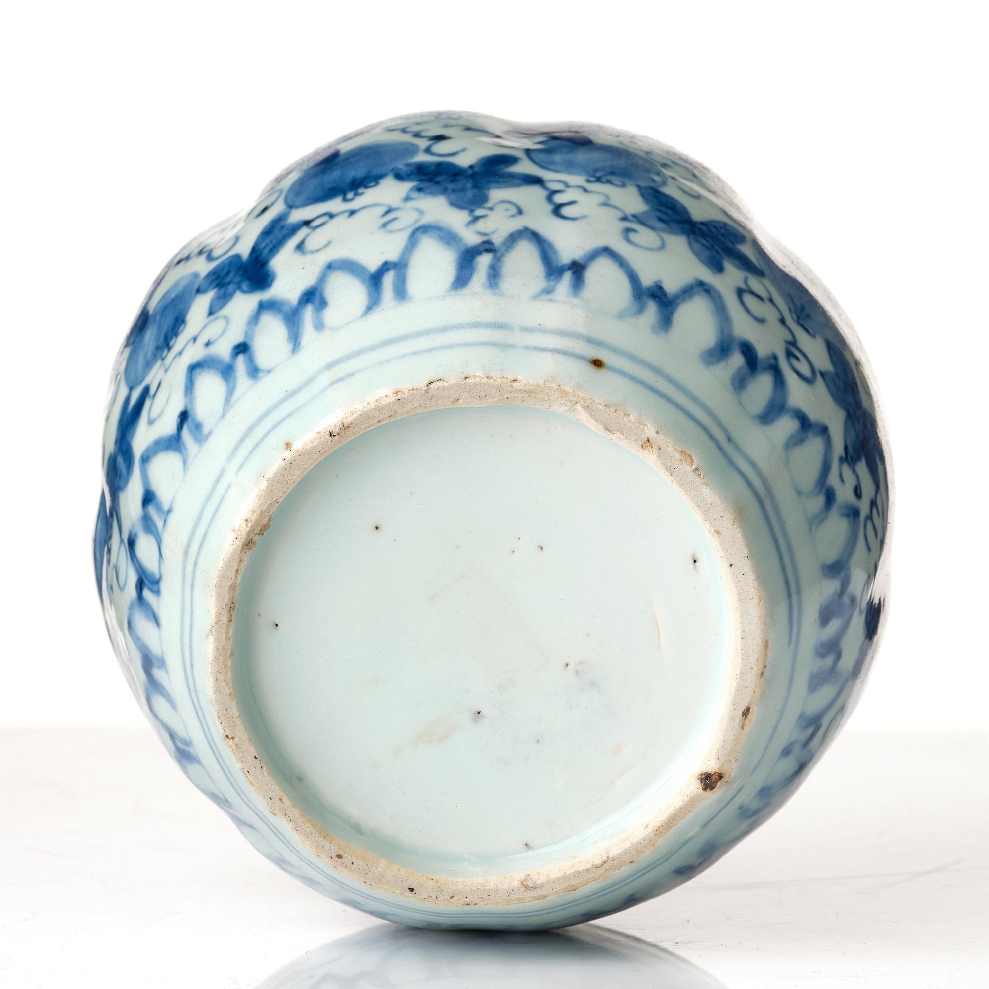 Urna, porslin. Mingdynastin, Wanli (1572-1620).