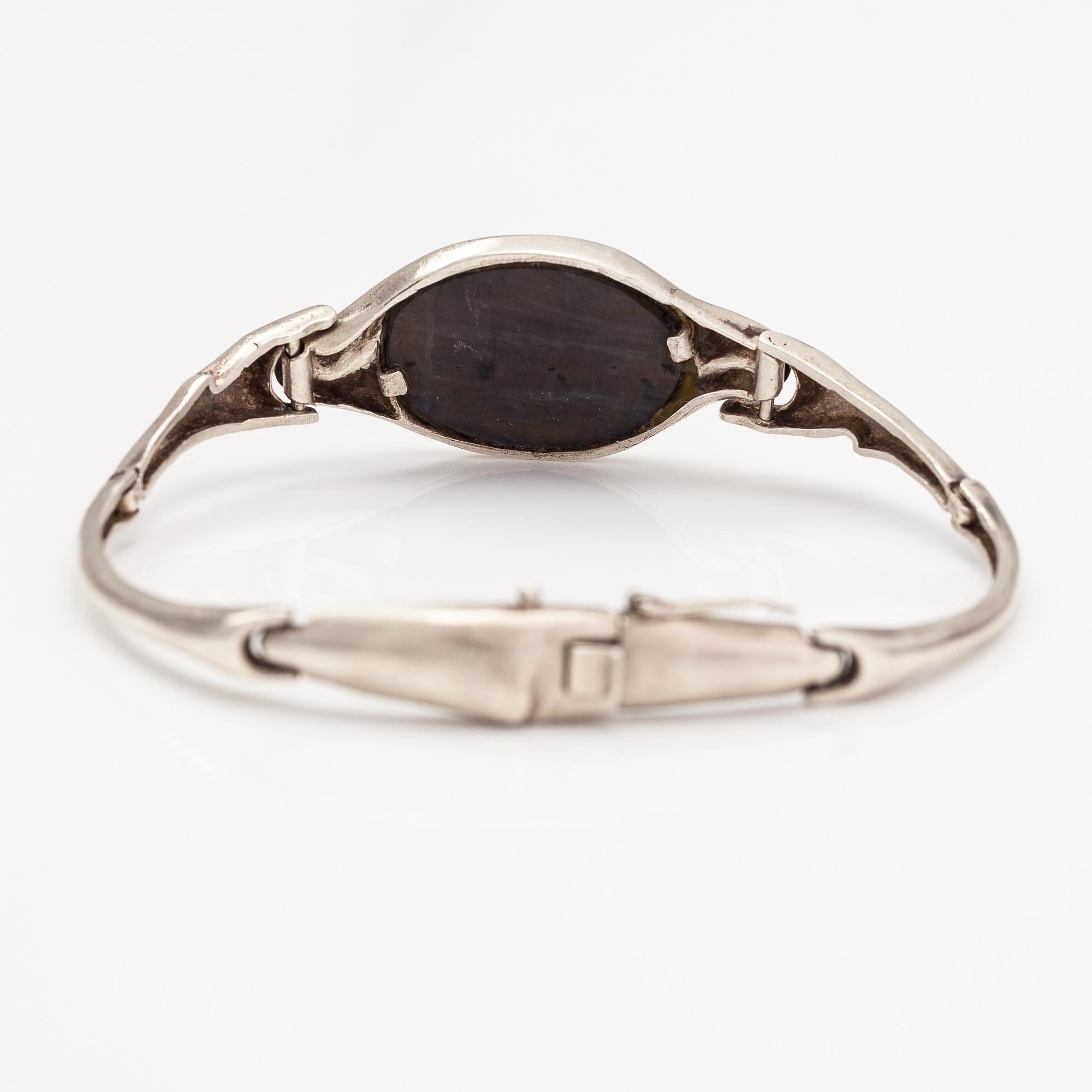 A sterling silver and spectrolite bracelet. Sirokoru, Turku 1979.