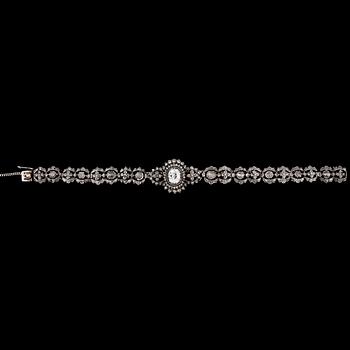 215. ARMBAND, antik- och rosenslipade diamanter, mittsten ca 1.50 ct.