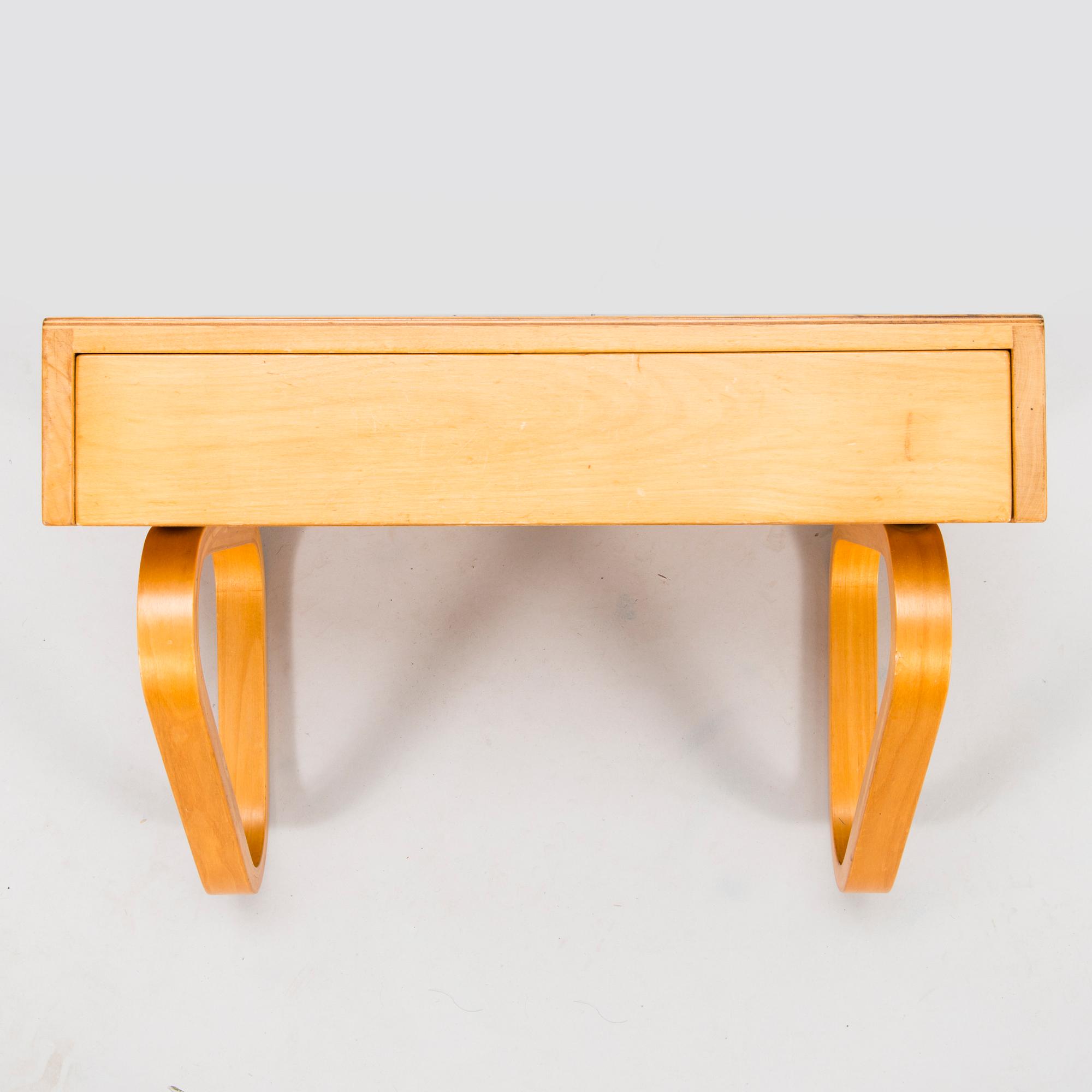 ALVAR AALTO, A mid-20th century console for Artek. - Bukowskis