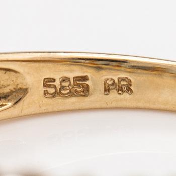 Ring, 14K guld, topaser och diamanter ca 0.04 ct tot.