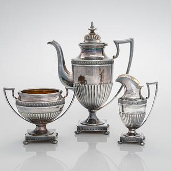 Kahvikalusto, 3 osaa, hopeaa, Kultateollisuus Oy, Turku 1966.