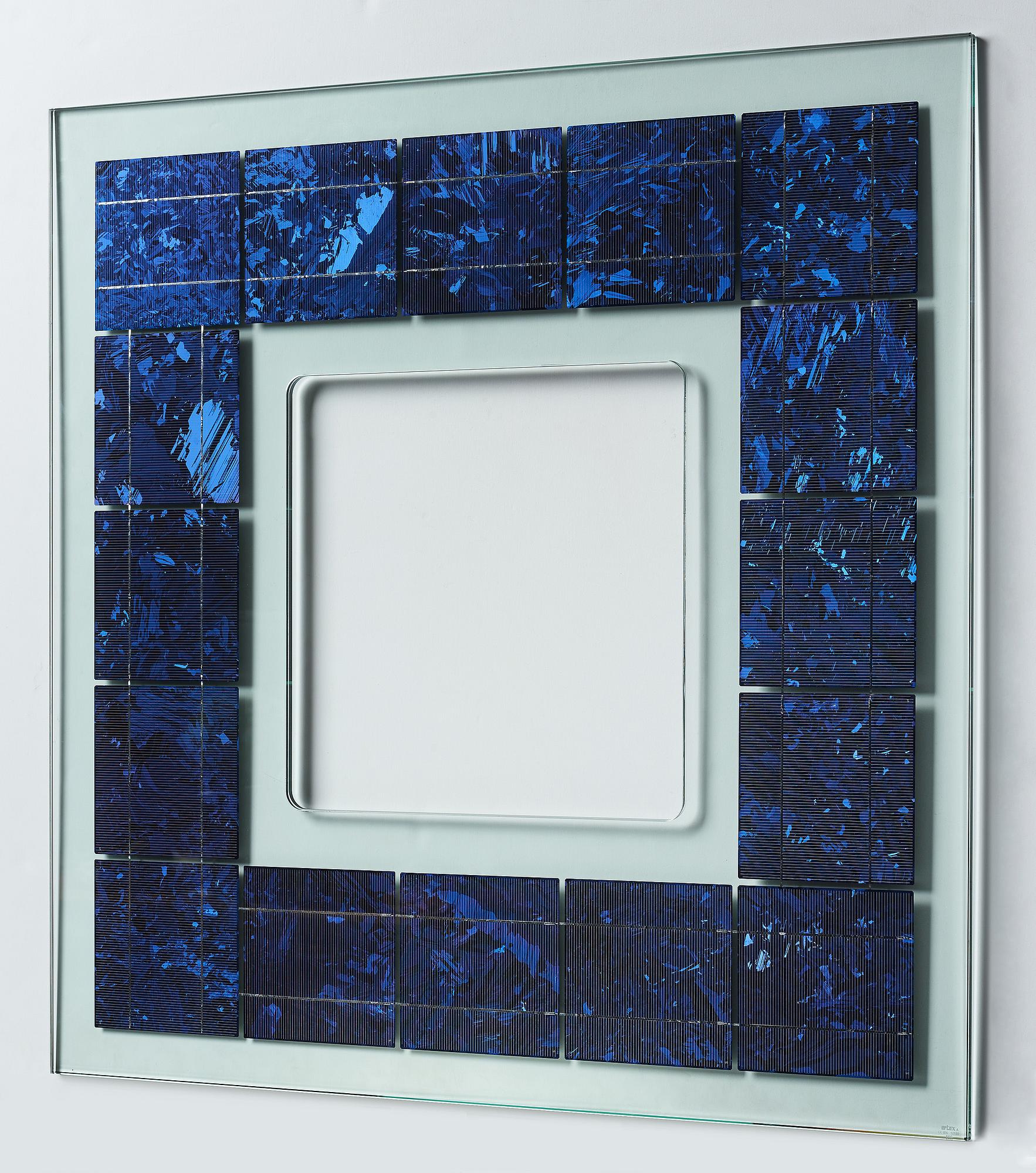 AIDS 3D, utförd 2010. LOF Polycrystalline Solar cell Glass.