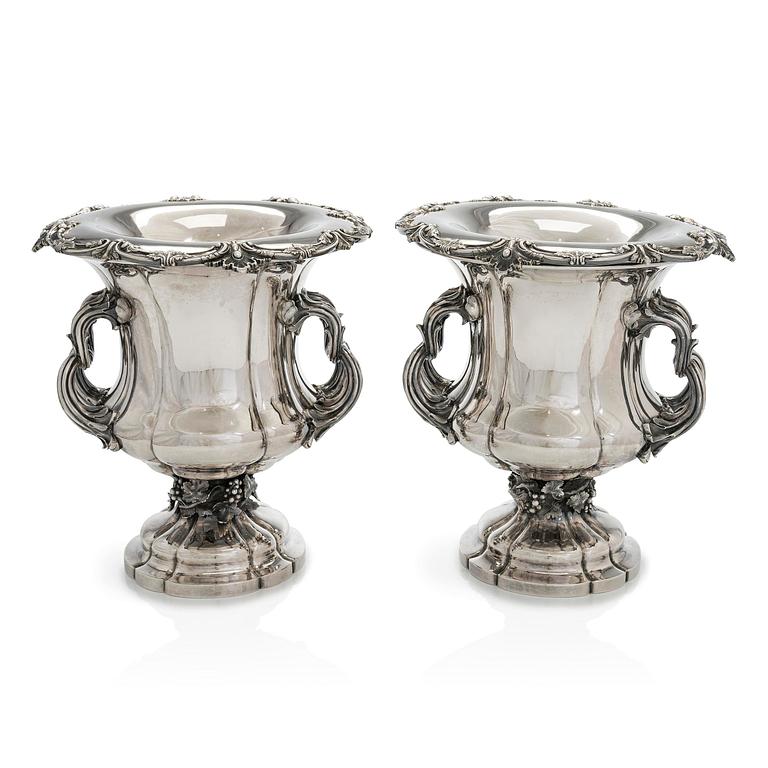Carl Johan Tegelsten, A pair of Neo-Rococo silver champagne coolers/ vases, maker's mark of Carl Johan Tegelsten, Saint Petersburg 1849.