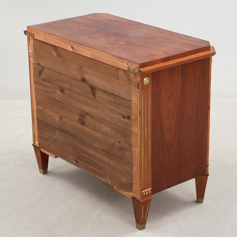 BYRÅ, sengustaviansk stil, 1900-tal.