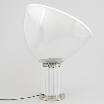 Achille Castiglioni & Pier Giacomo Castiglioni, bordslampa, "Taccia small", Flos, Italien.