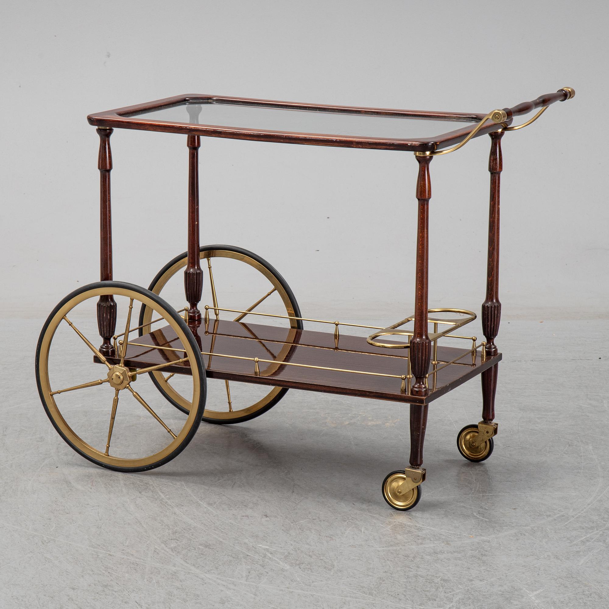 A drinks trolley, second half of the 20th Century.