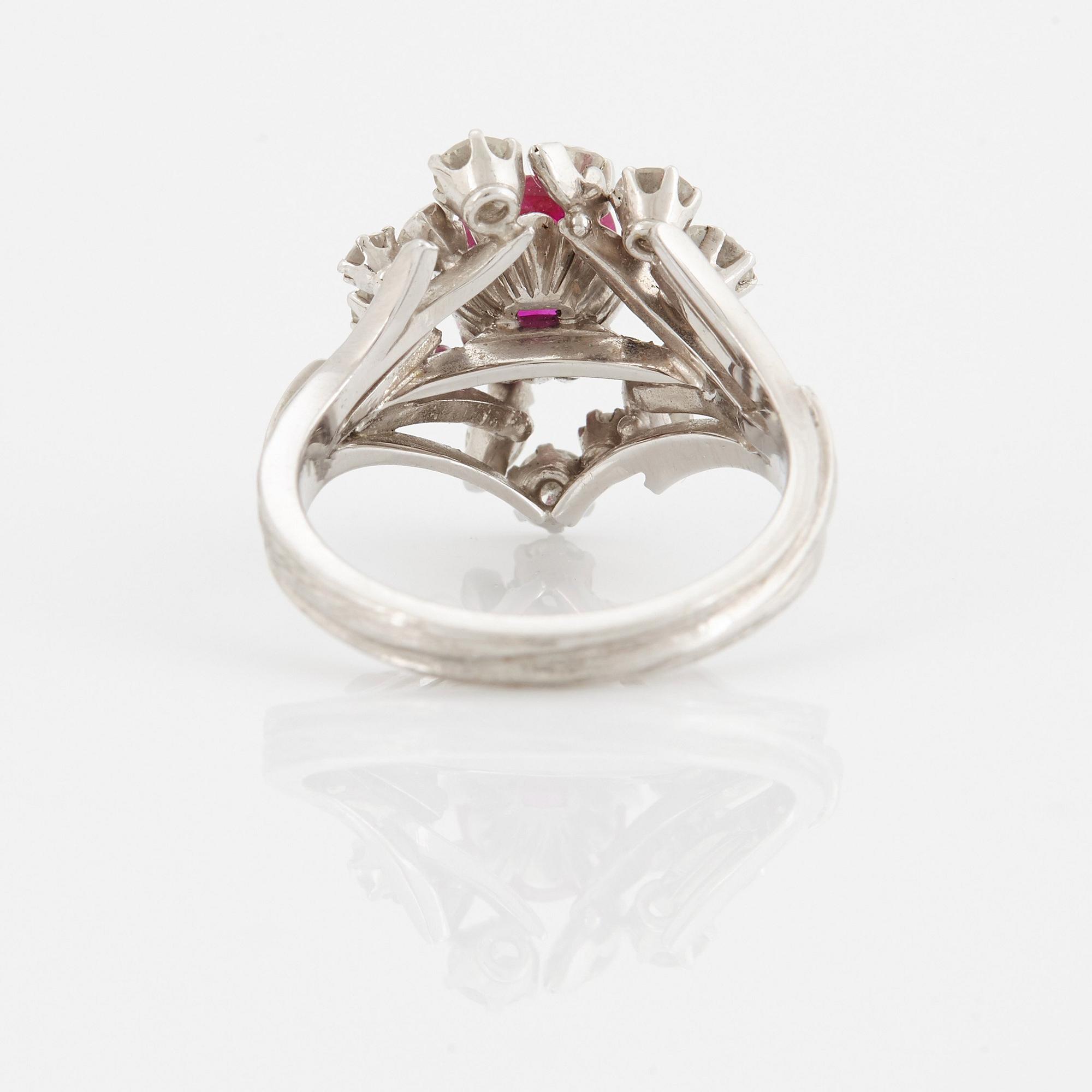 WA Bolin ring 18K vitguld med en fasettslipad rosa safir.