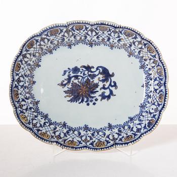 Serveringsfat, tre stycken, kompaniporslin, Kina, 1700-tal och senare.