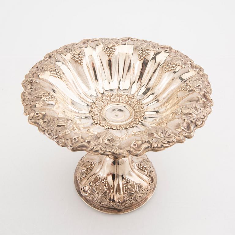 Carl Nyström skål på fot silver Stockholm 1845.