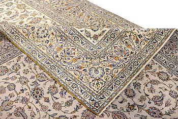 A Kashan carpet, c. 387 x 290 cm.