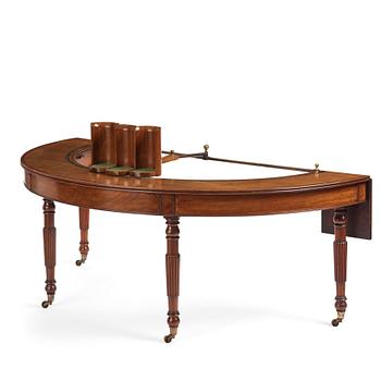 A Regency mahogny hunt table in the manner of Gillows, first part of 19th century.