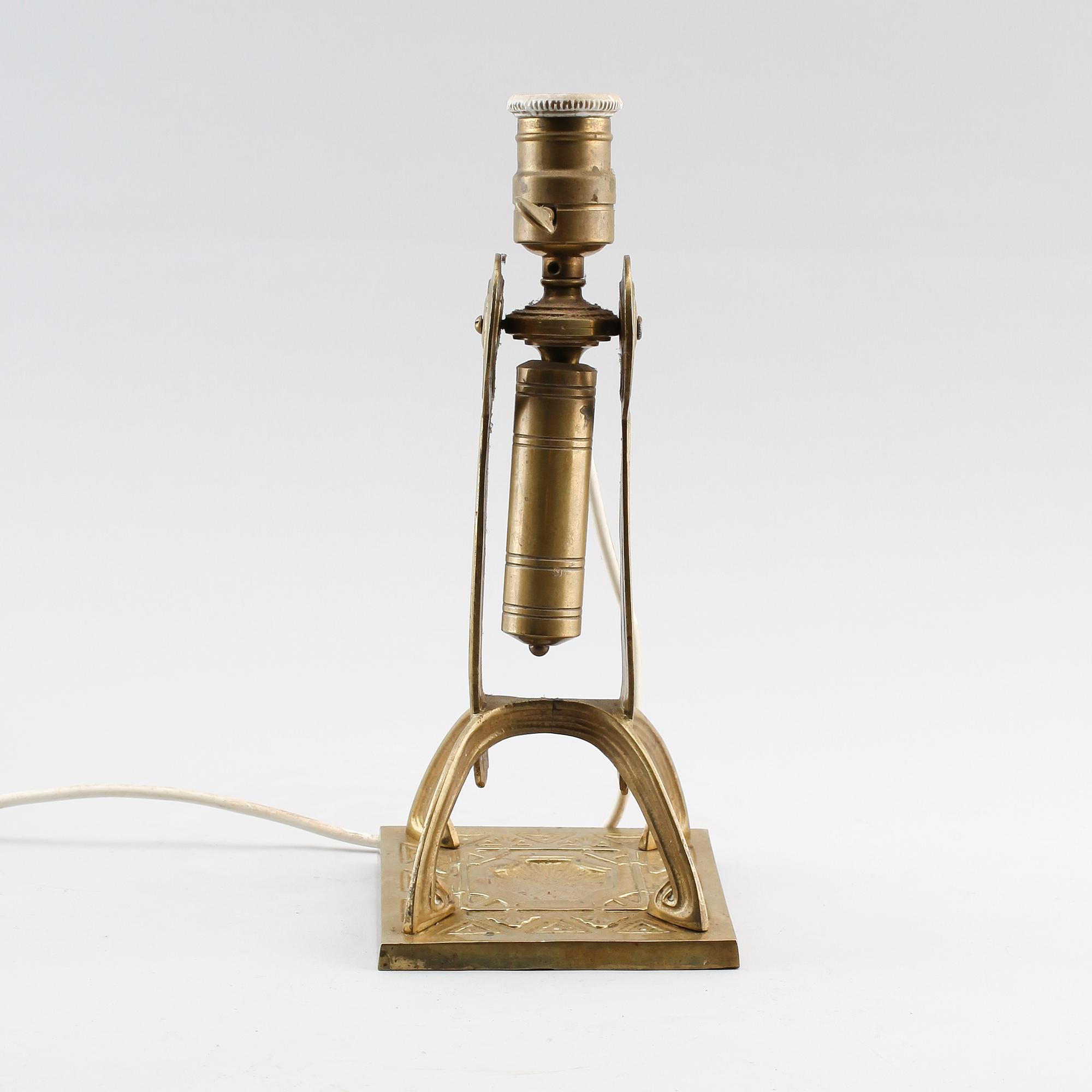 BORDS/VÄGGLAMPA, mässing, jugend, 1900-talets första hälft.