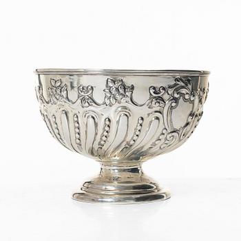A late 19th century silver bowl, mark of George Nathan & Ridley Hayes, Chester 1899.