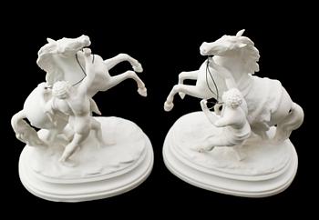 FIGURGRUPPER, 1 par, parian, Marlyhästarna, 1900-talets första hälft.