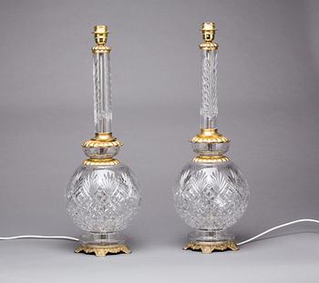 BORDSLAMPOR, ett par, signerade by E.Moaven, modern tillverkning.