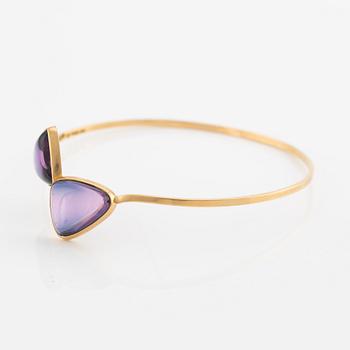 Bracelet 18K gold with purple stones.