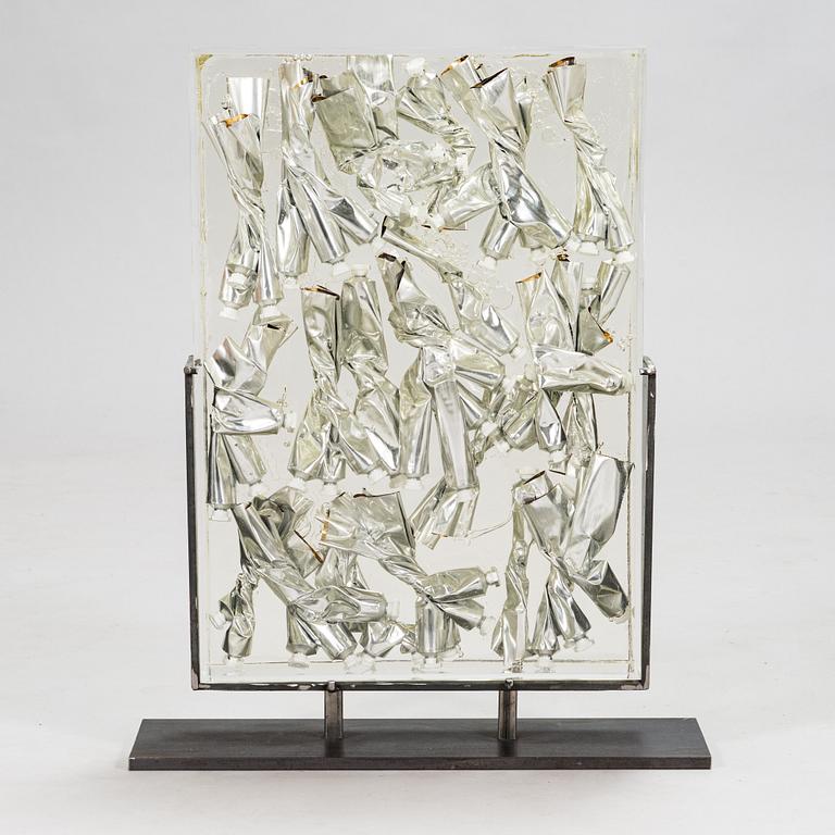 Sami Rinne, skulptur, gjutharts, signerad och daterad -20.