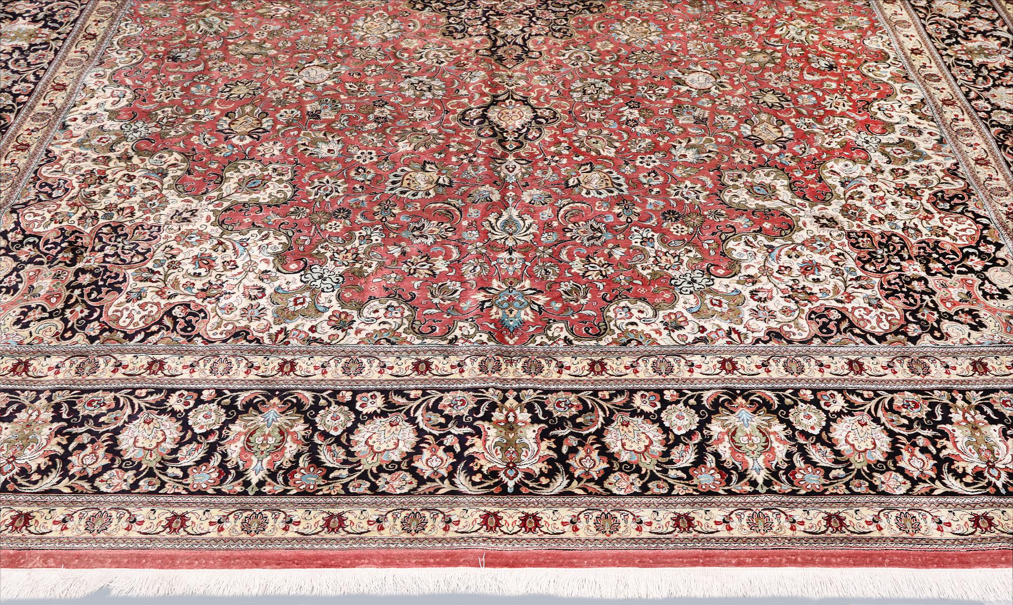 Matta, Ghom, äldre, 398 x 293 cm.