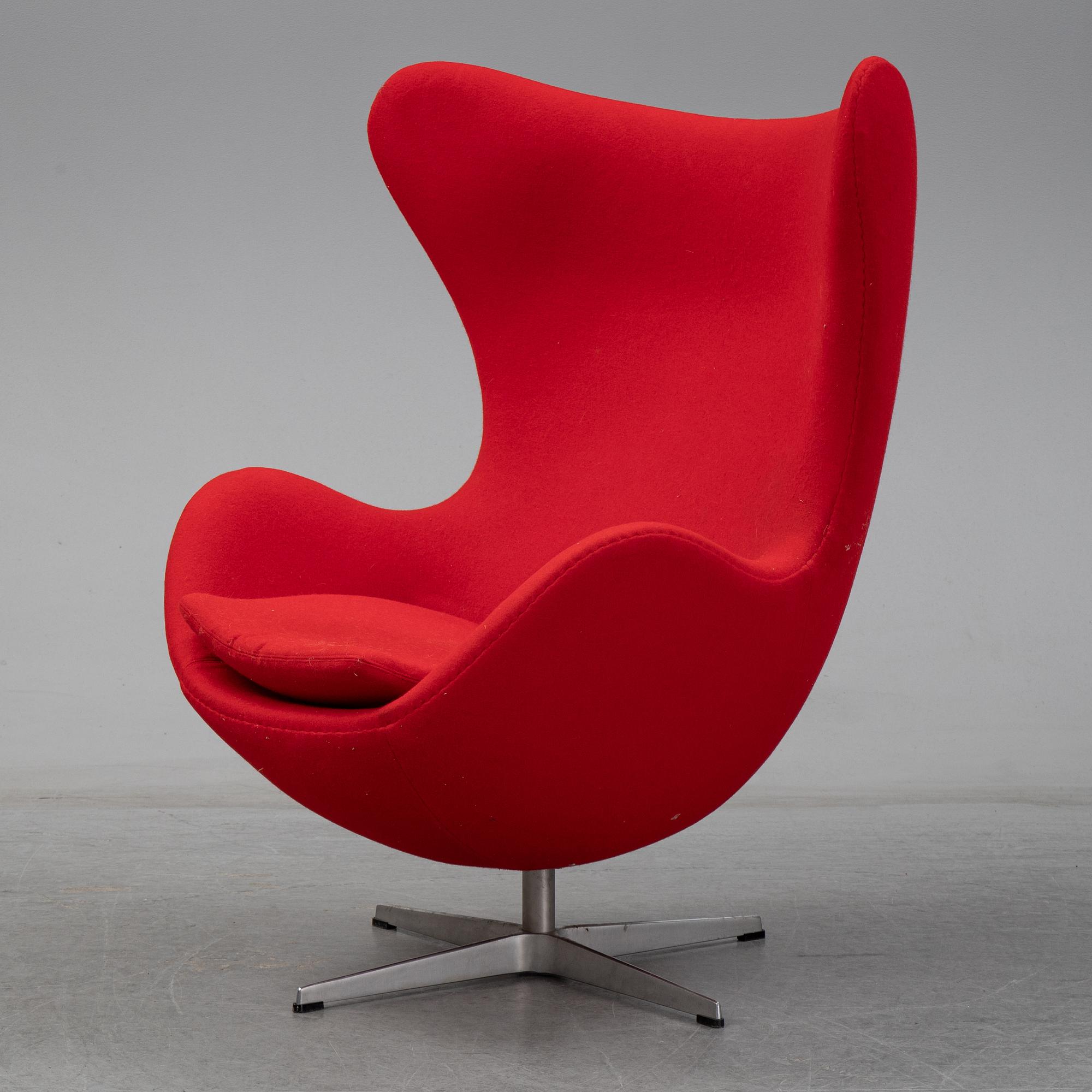 ARNE JACOBSEN, 'Egg' easy chair for Fritz Hansen 2001.