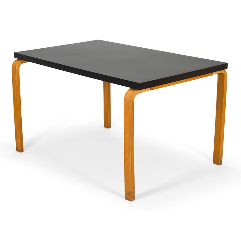 Alvar Aalto, matbord, modell 82, O.Y. Huonekalu- ja Rakennustyötehdas A.B. skiftet av 1950/1960-tal.
