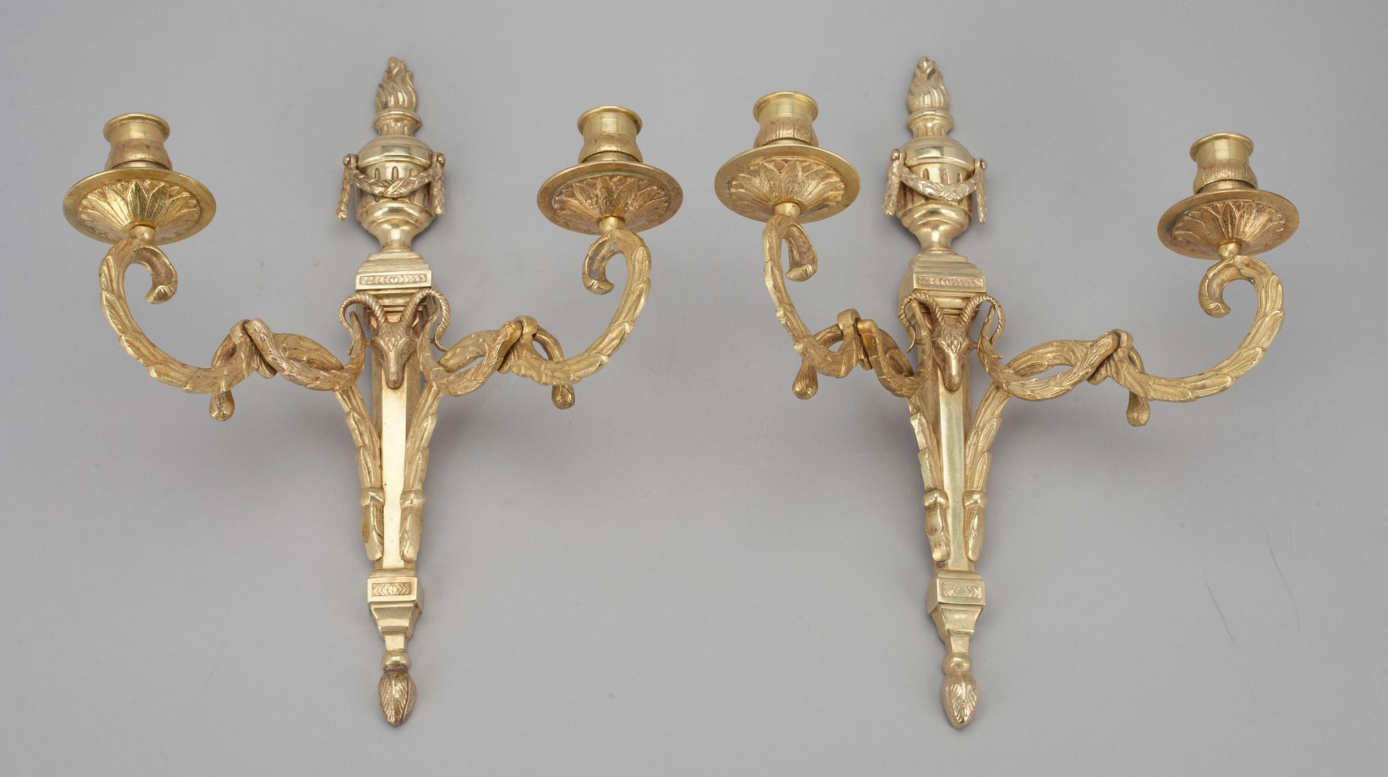 VÄGGLAMPETTER, ett par, förgylld brons, gustaviansk stil, ca 1900.