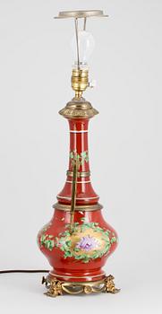BORDSLAMPA, mässing och porslin, 1900-tal.