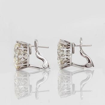 ÖRHÄNGEN med briljantslipade diamanter 7.15 och 7.09 ct.