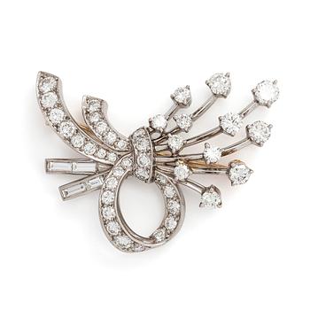 Tiffany & Co, A palladium brooch with brilliant- and baguette cut diamonds.