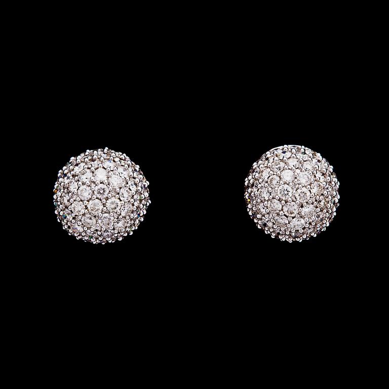 A pair of brilliant cut diamond earrings, tot. 2.16 cts.